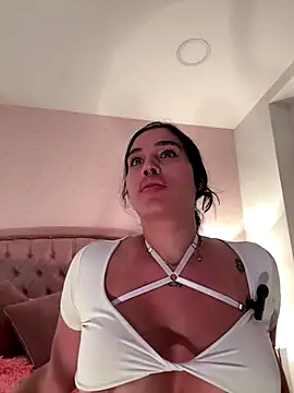 Bella  Wood online show from 9, 11, 2025