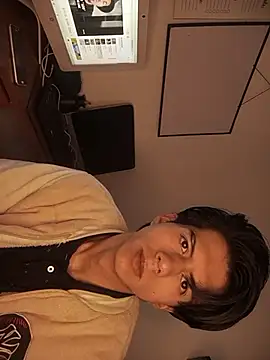 Snapshot of Friqui_Sex chatting on 4, 11, 2025 Friqui Sex online show from 4, 11, 2025