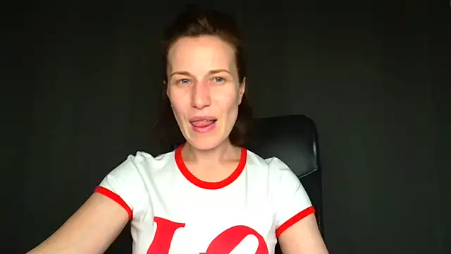 Kelly Kisss online show from 2, 6, 2026
