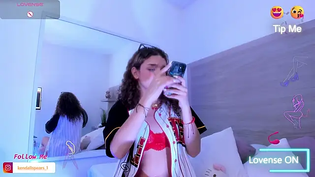 Snapshot of Kylie_Cross chatting on 10, 9, 2025 Kylie Cross online show from 10, 9, 2025