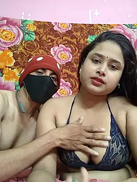 Snapshot of Seducing_couple chatting on 8, 5, 2026 Seducing couple online show from 8, 5, 2026