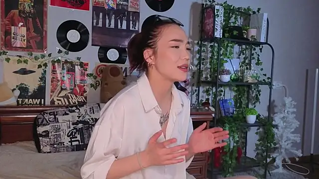 Snapshot of OdetteBiddy chatting on 8, 11, 2025 OdetteBiddy online show from 8, 11, 2025