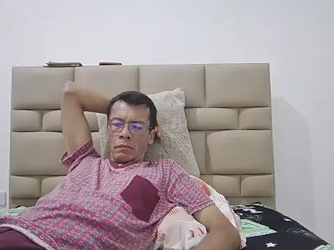 skinnylatino51 online show from 28, 11, 2025