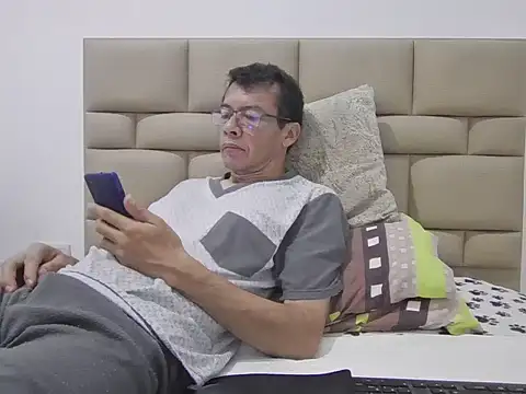 Snapshot of skinnylatino51 chatting on 22, 4, 2026 skinnylatino51 online show from 22, 4, 2026