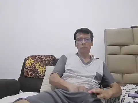 Snapshot of skinnylatino51 chatting on 28, 5, 2026 skinnylatino51 online show from 28, 5, 2026