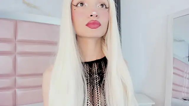 Snapshot of MaddieStark chatting on 7, 11, 2025 MaddieStark online show from 7, 11, 2025