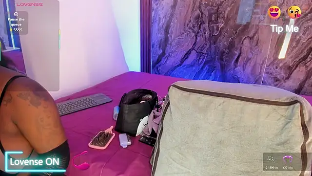 MiiaaCollinss online show from 11, 11, 2025