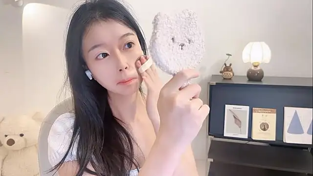 Onechestnut online show from 13, 11, 2025