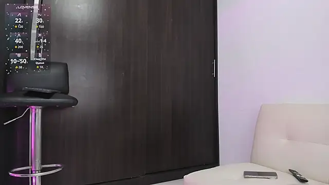 Snapshot of violetta_pretty chatting on 4, 5, 2026 violetta pretty online show from 4, 5, 2026