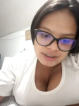 Snapshot of luluboobs9 chatting on 25, 4, 2026 luluboobs9 online show from 25, 4, 2026