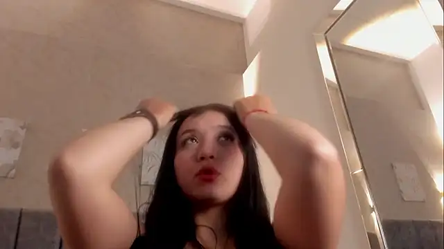 Lunaa bellaa online show from 2, 2, 2026