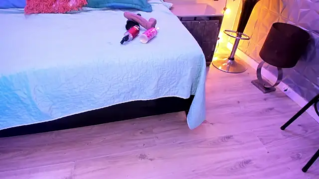 Scarletbigbug online show from 29, 9, 2025