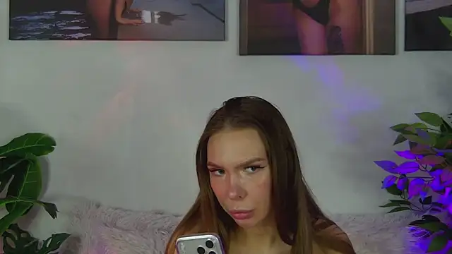 AlysonHuxley  online show from 6, 3, 2026