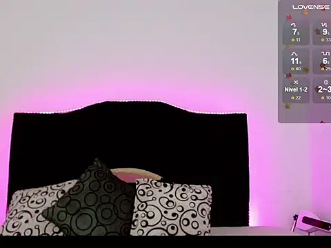 Snapshot of x_isabella_x chatting on 31, 10, 2025 x isabella x online show from 31, 10, 2025