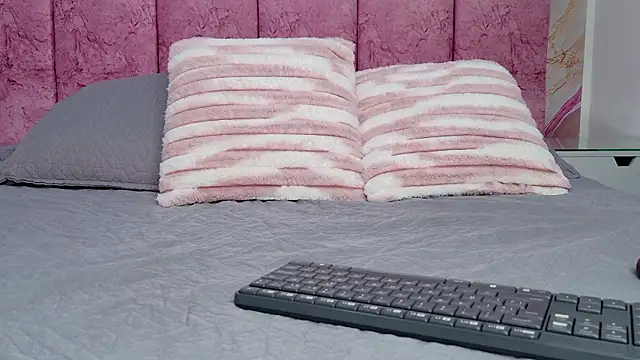 emmacurvy online show from 21, 3, 2026