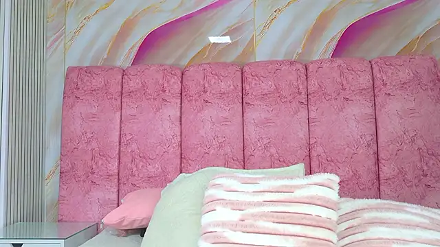 emmacurvy online show from 27, 3, 2026