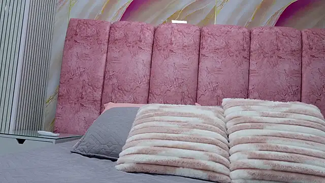 emmacurvy online show from 9, 4, 2026