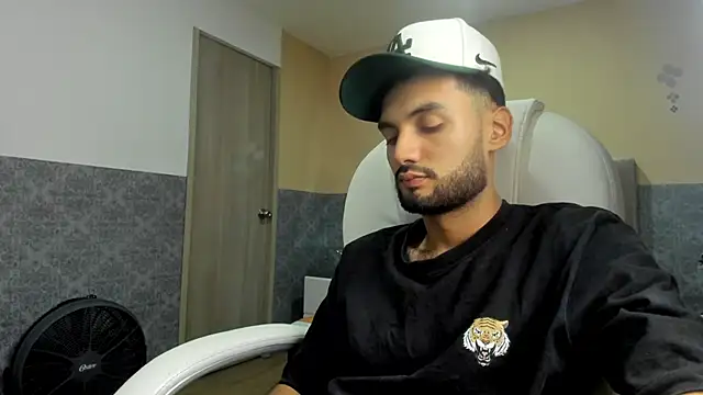 Snapshot of Ryan_Jackson_ chatting on 23, 9, 2025 Ryan Jackson  online show from 23, 9, 2025