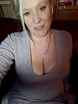 Bouncy-Bella28X online show from 19, 12, 2025