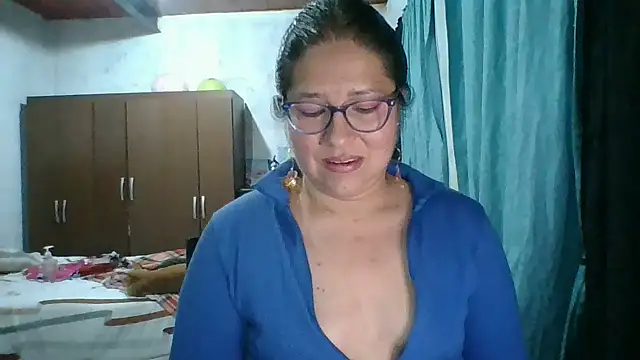 Snapshot of scarlett_widow_ chatting on 5, 10, 2025 scarlett widow online show from 5, 10, 2025