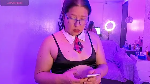 Snapshot of scarlett_widow_ chatting on 12, 5, 2026 scarlett widow online show from 12, 5, 2026