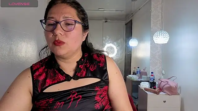 Snapshot of scarlett_widow_ chatting on 3, 6, 2026 scarlett widow online show from 3, 6, 2026