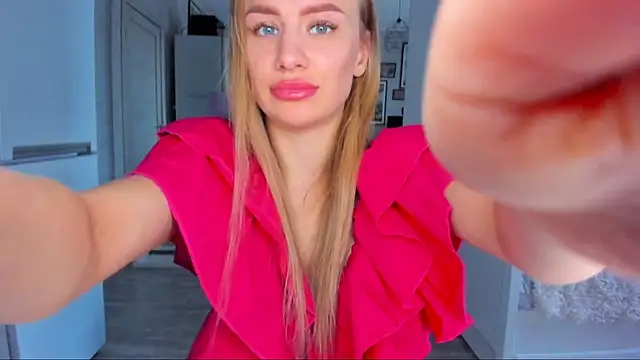 Snapshot of MashaFromRussia__ chatting on 19, 10, 2025 MashaFromRussia online show from 19, 10, 2025