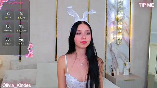 Olivia Kindes online show from 21, 9, 2025