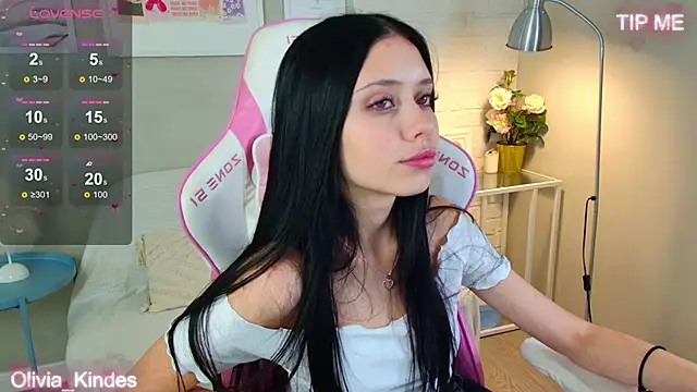 Olivia Kindes online show from 21, 10, 2025