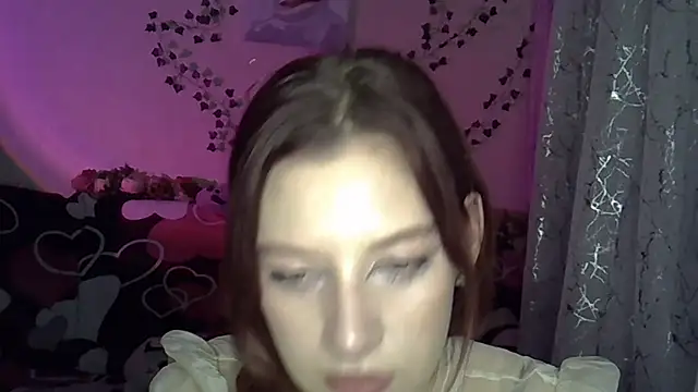 Lily Ember online show from 17, 11, 2025