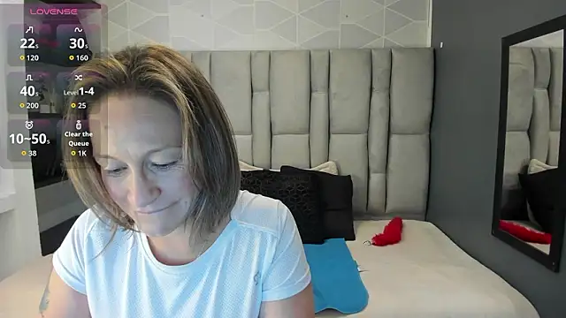 Charlot milf online show from 18, 2, 2026