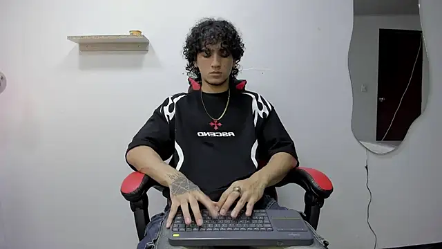 Snapshot of JackesTaylor chatting on 5, 11, 2025 JackesTaylor online show from 5, 11, 2025