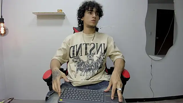 Snapshot of JackesTaylor chatting on 8, 11, 2025 JackesTaylor online show from 8, 11, 2025