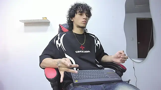 Snapshot of JackesTaylor chatting on 9, 11, 2025 JackesTaylor online show from 9, 11, 2025