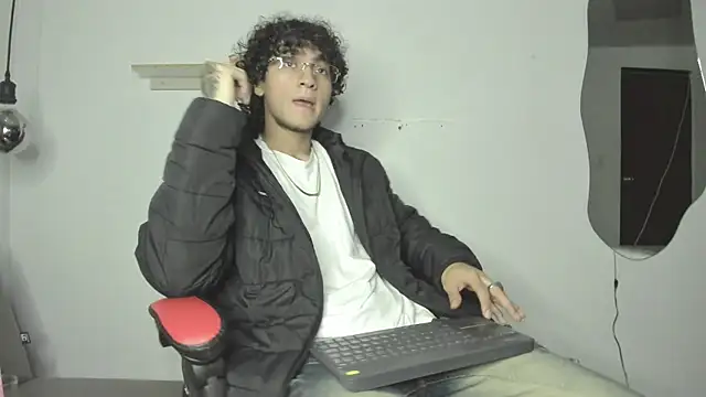 Snapshot of JackesTaylor chatting on 10, 11, 2025 JackesTaylor online show from 10, 11, 2025