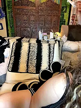 Snapshot of xoxLILxMELOxox chatting on 5, 10, 2025 xoxLILxMELOxox online show from 5, 10, 2025