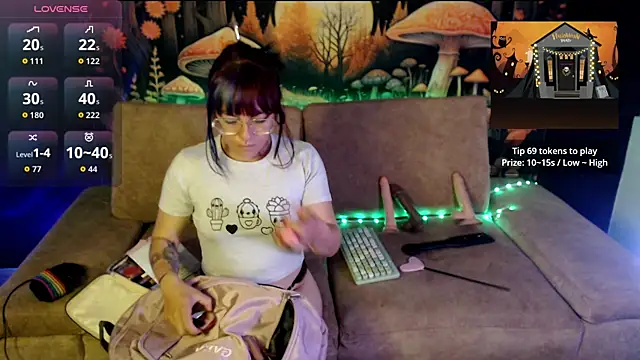 LunaBunny8 online show from 7, 10, 2025