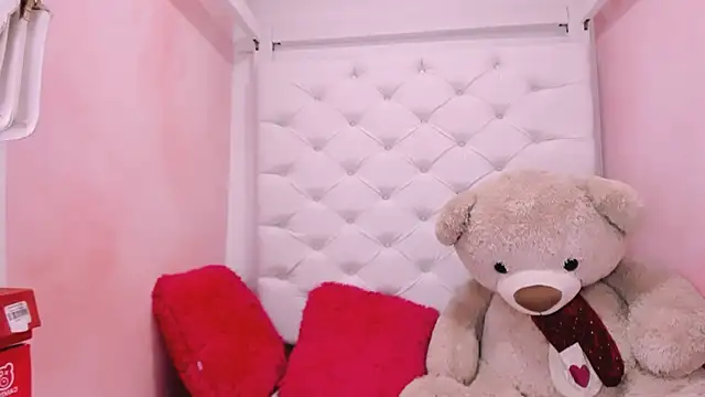 Snapshot of eimy_skinny_ chatting on 1, 3, 2026 eimy skinny online show from 1, 3, 2026