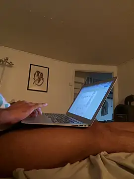 Snapshot of latina-pene chatting on 13, 10, 2025 latina-pene online show from 13, 10, 2025