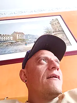 Snapshot of leon8013A chatting on 6, 11, 2025 leon8013A online show from 6, 11, 2025