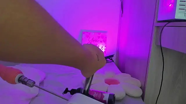 Snapshot of Eva_cutte chatting on 10, 9, 2025 Eva cutte online show from 10, 9, 2025