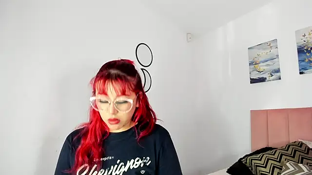 Snapshot of Maddy_Mills chatting on 22, 4, 2026 Maddy Mills online show from 22, 4, 2026