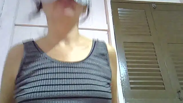Snapshot of Luana_sexy42 chatting on 17, 4, 2026 Luana sexy42 online show from 17, 4, 2026