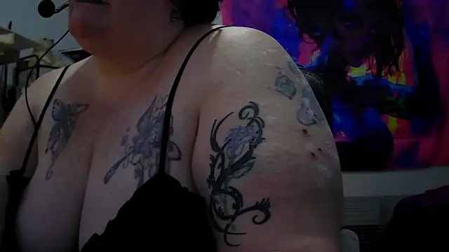 Snapshot of playfulmommy80 chatting on 4, 10, 2025 playfulmommy80 online show from 4, 10, 2025