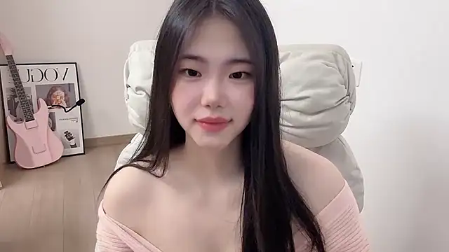 Snapshot of suki-1 chatting on 23, 12, 2025 suki-1 online show from 23, 12, 2025