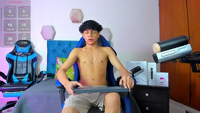 Snapshot of _taylor_black chatting on 24, 9, 2025  taylor black online show from 24, 9, 2025