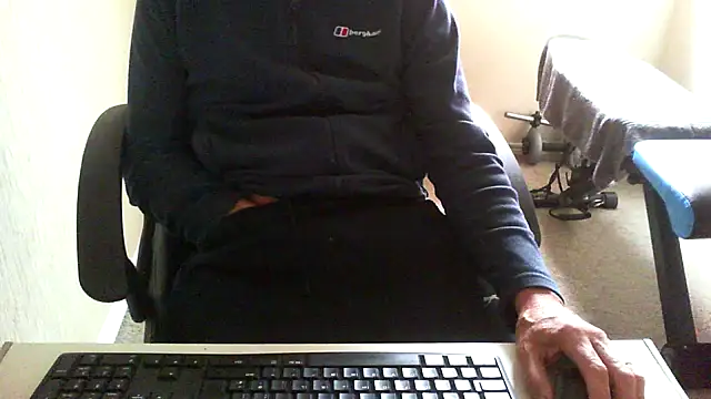 Snapshot of rogpb chatting on 3, 10, 2025 rogpb online show from 3, 10, 2025