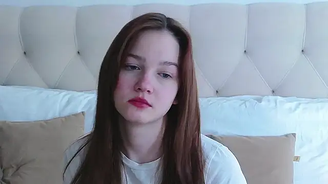 Snapshot of MichelleRoux chatting on 3, 3, 2026 MichelleRoux online show from 3, 3, 2026