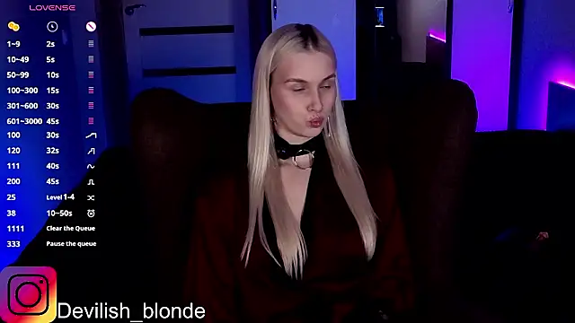 Snapshot of HitchcocianBlonde chatting on 3, 3, 2026 HitchcocianBlonde online show from 3, 3, 2026