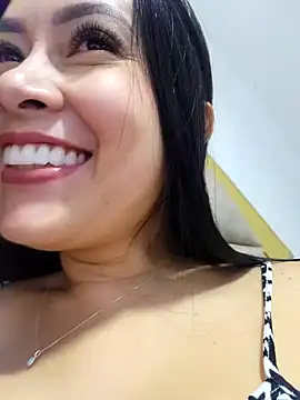 CrisMarulanda online show from 29, 11, 2025